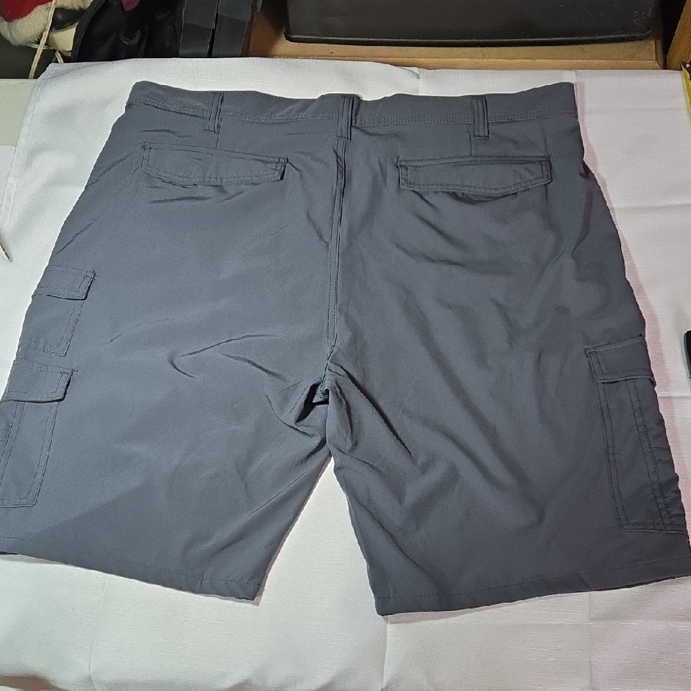 Iron Co. Size 40 Lightweight Performance Cargo Shorts